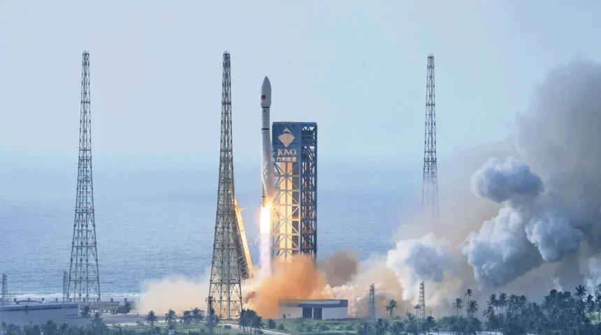 Китай вивів ще дев’ять супутників свого «Starlink». На орбіті вже 222 апарати GuoWang